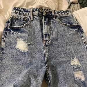 High-waisted demim jeans